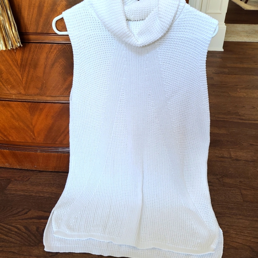 Motive Ivory Sweater, great condition
